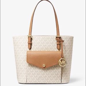 MICHAEL KORS
Jet Set Medium Logo Pocket Tote Bag